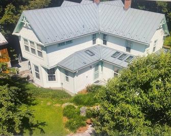 Charming, secluded turn of the century home ideal for a relaxing family retreat - Wytheville - Building