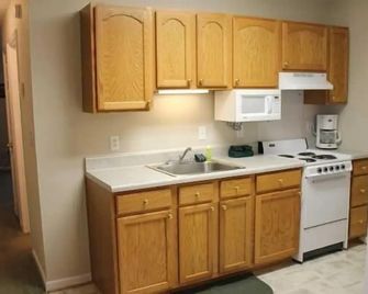 East Side Suites - Lynchburg - Kitchen