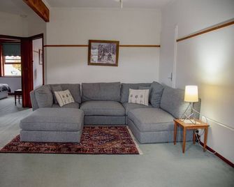 Haven in the Alps 2, Omeo apartment with adventure at your door step - Omeo - Huiskamer