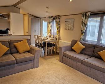 Billing Aquadrome- Bird Lake Pastures Holiday Caravan Sleep 6 - Northampton - Living room