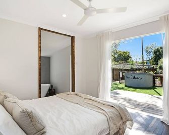 The River Shack Vintage Luxe Right Beside River - Noosaville