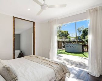 The River Shack Vintage Luxe Right Beside River - Noosaville