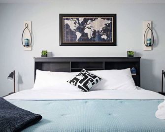 The Cozy Charcoal Cottage - with Garage - Family Friendly - Brownsburg
