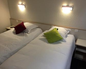 Petit Déj-hôtel Les Archers - Chambretaud - Bedroom