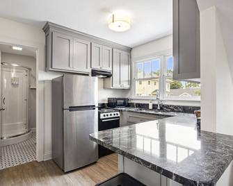 Cozy Downtown Loft for Two + Pets, Walk to Main St - Greenville