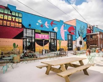 Chic walkable apt with rooftop views - Roanoke