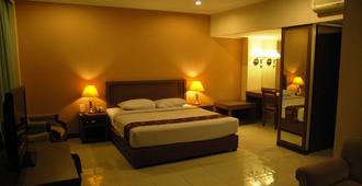 Riyadi Palace Hotel - Surakarta City - Phòng ngủ