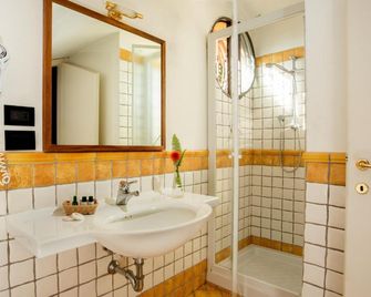 Residence Verdeborgo - Grottaferrata - Badkamer