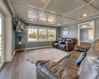 Chippewa Falls Getaway with Community Lake Access! - Chippewa Falls - Huiskamer