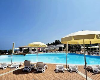 Futura Style Acqua di Mare Resort - Platamona - Zwembad