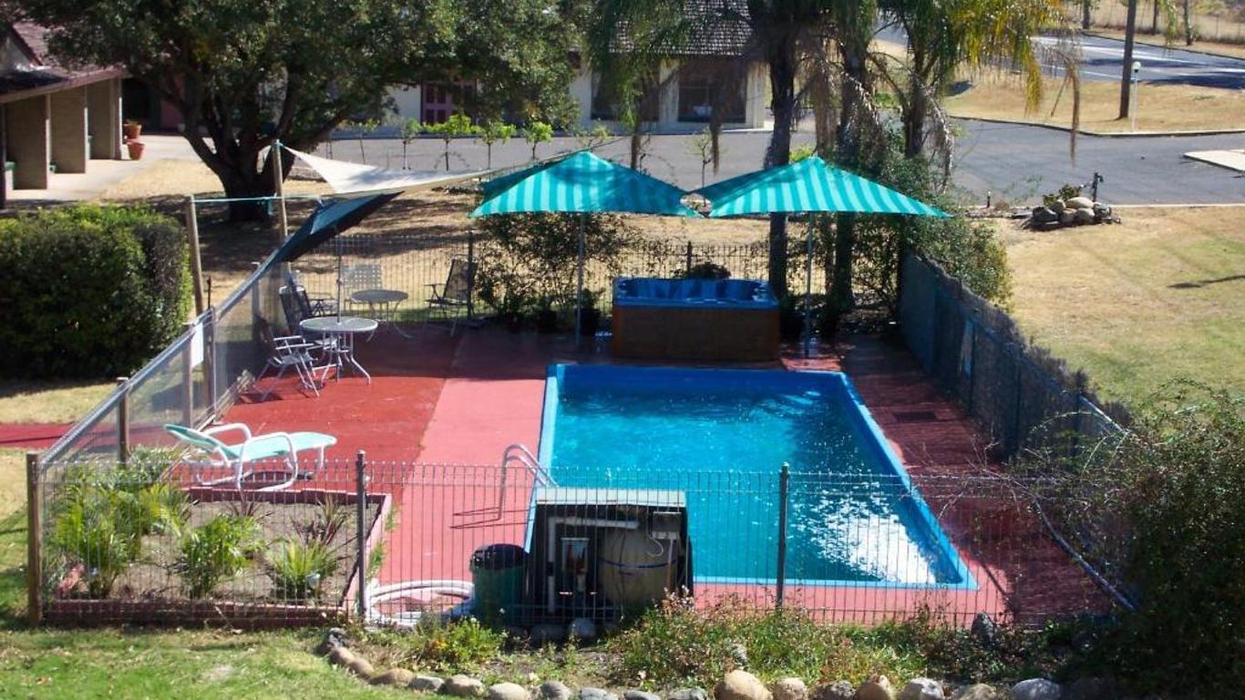 Colonial Inn Motel