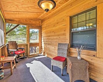 Honey House Cabin - A Quiet Countryside Retreat! - Nappanee - Patio