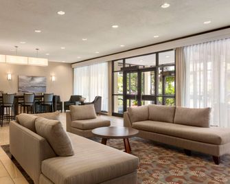 Travelodge by Wyndham Sydney - Sydney - Living room