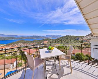3 House Apart - Kaş - Balcony