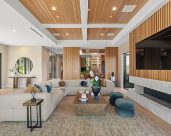 Bel Air Luxury Villa with Outdoor Oasis and Captivating Views - Los Angeles - Lounge