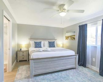 Pool Table, Minigolf, Games at Pondside - Pinellas Park - Bedroom