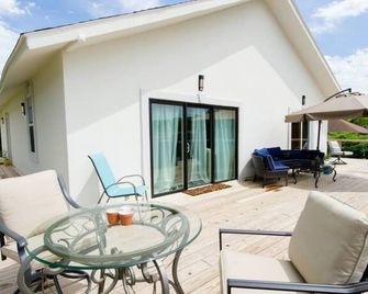 Downtown Luxurious Gem - Nacogdoches - Patio