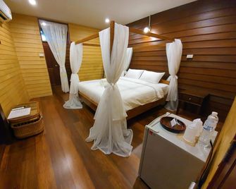 Bansoi 1 & Alley One Cafe - Trang