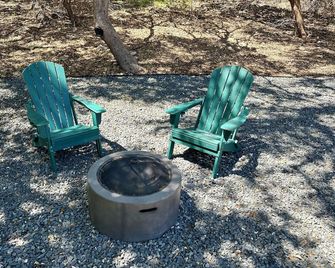 Charming 1-bedroom bungalow with fire pit and rural views - Kerrville - Terasa