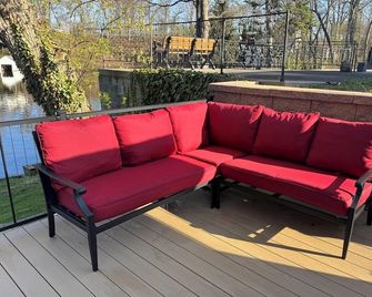Paddler's Paradise: Serene Lake-Front Retreat in Lake Orion, MI - Lake Orion - Patio