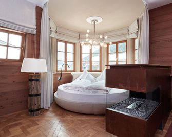 Das Bergschlössl - very special - Sankt Anton am Arlberg - Bedroom