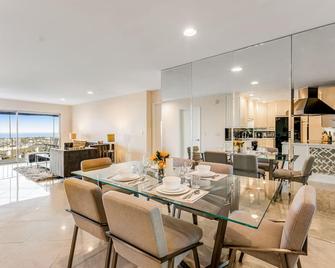 I Only Have Eyes for You - Newport Beach - Dining room