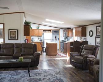 Beautiful Mountain Home - Newland - Living room