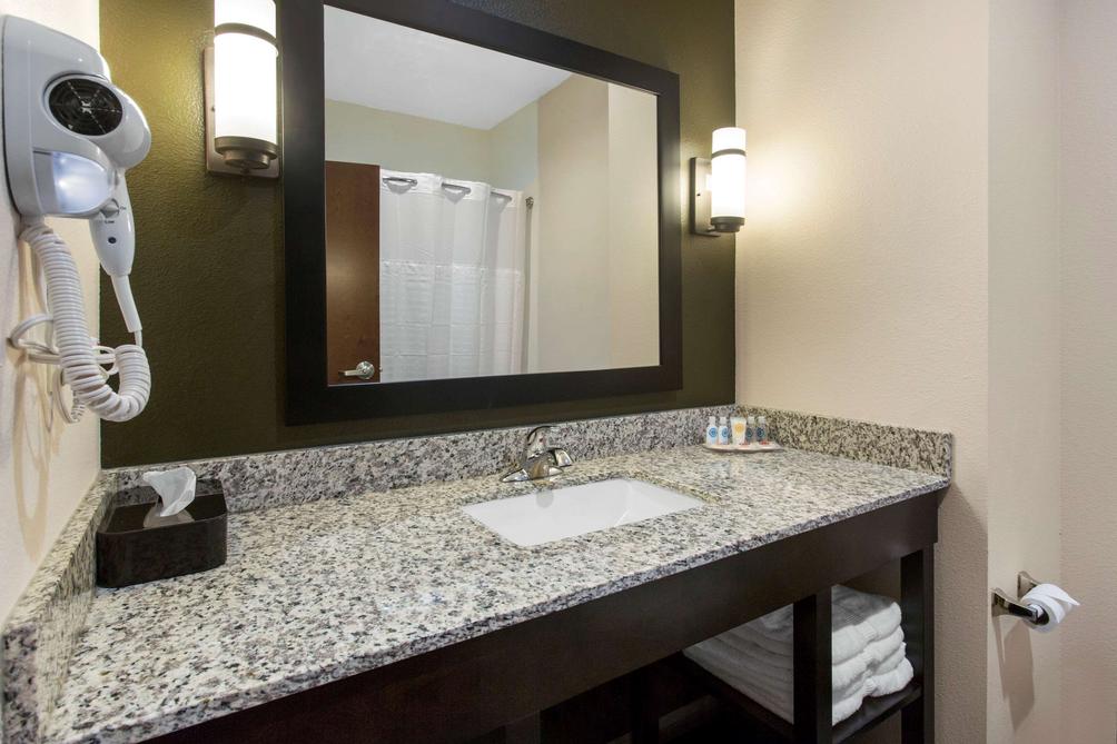 Comfort Inn And Suites Moore Oklahoma City 95 1 1 7 Moore