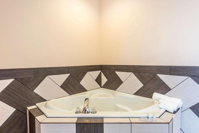 Comfort Inn And Suites Moore Oklahoma City 95 1 1 7 Moore