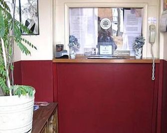 Palace Inn Des Moines - Des Moines - Front desk