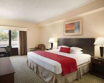 Ramada by Wyndham Newark/Wilmington - Newark - Slaapkamer