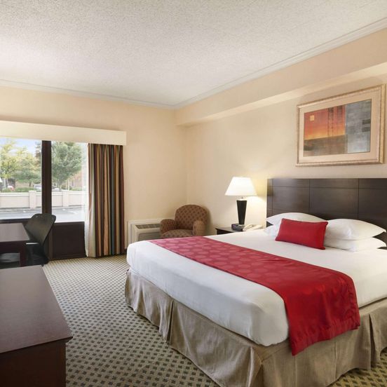 Bedroom view of Ramada by Wyndham Newark/Wilmington
