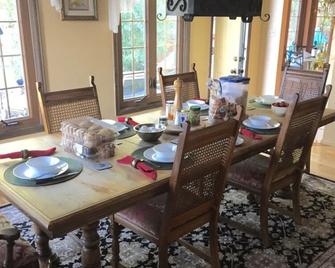 Colorado Bed & Breakfast with beautiful views - Evergreen - Comedor