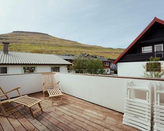 Cozy Family Home in Klaksvík - Klaksvík - Balcony