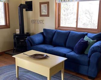 Sister Bay Cozy Cottage, Door County - Sister Bay - Living room