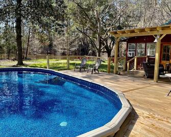 Serene Secluded Cabin - Currently Unavailable - Cleveland - Pool