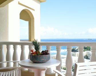Princess Heights Luxury Condo Hotel - Upper Prince's Quarter - Balcon