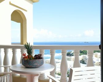 Princess Heights Luxury Condo Hotel - Upper Prince's Quarter - Balcón