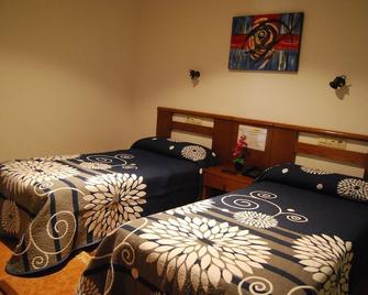 Hotel Zabala - Luarca - Schlafzimmer