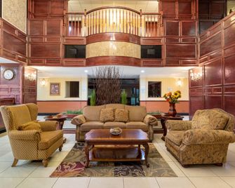 La Quinta Inn & Suites by Wyndham Dodge City - Dodge City - Lobby