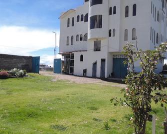 Hostal Campestre Casa Blanca - Chucuito - Edificio