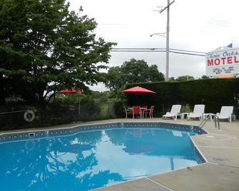 Twin Oaks Motel - Manasquan - Pool