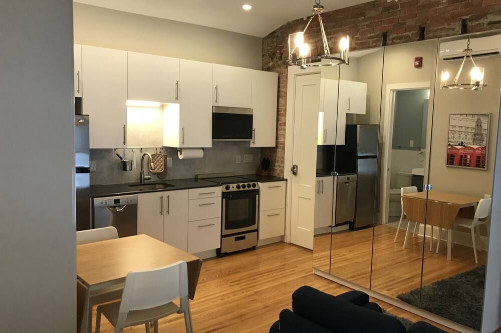 Luxury Contemporary Studio, queen bed, full kitchen Apt 8 - بنفيلد - مطبخ