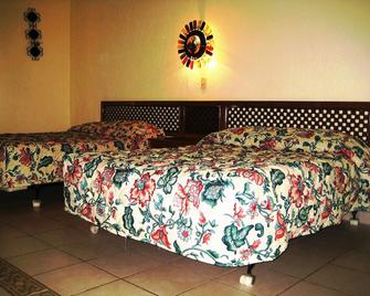 The Halfwaiy Inn - Guerrero Negro - Bedroom