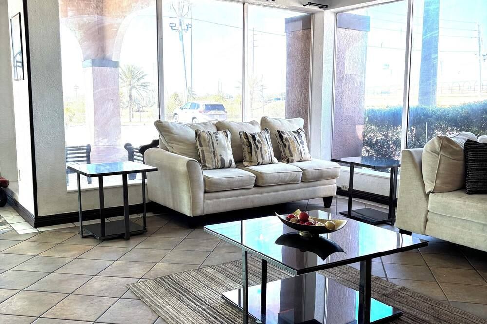 Ramada by Wyndham Davenport Orlando South