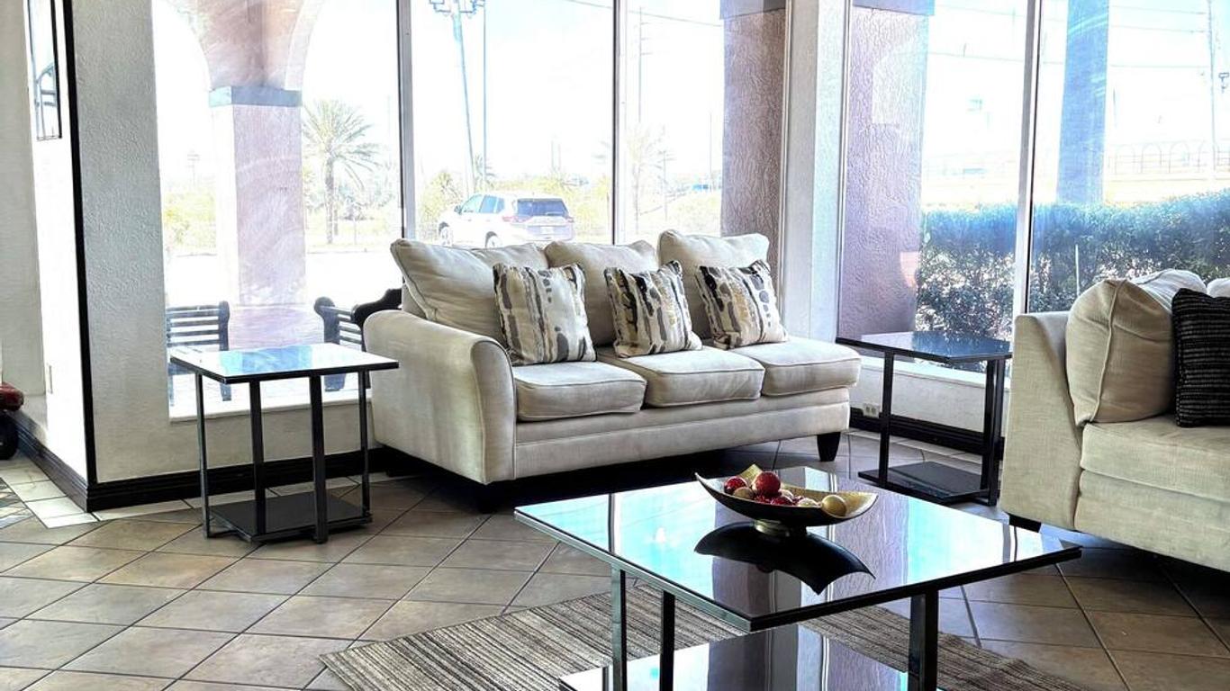 Ramada by Wyndham Davenport Orlando South