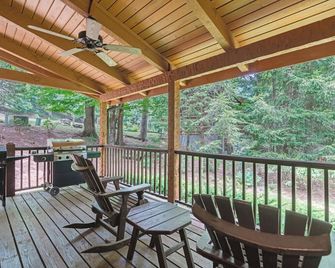 Bear Den-Mountain Log Cabin, Wood Fireplace, Pool Table, Gas Grill - Seven Devils - Balcony
