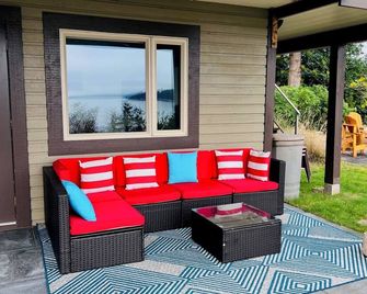 Oceanfront Garden Suite - Stunning Views & Wildlife - Halfmoon Bay - Innenhof