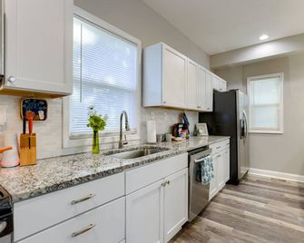 Perfect for Group Getaways and Nightlife Enthusiasts! - Kansas City - Keuken