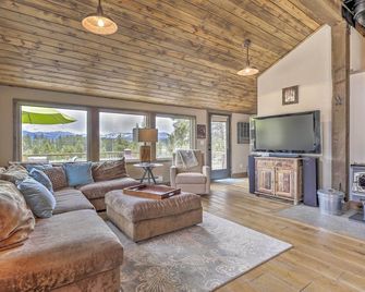 Updated Cabin with Hot Tub about 11 Mi to Winter Park! - Tabernash - Sala de estar